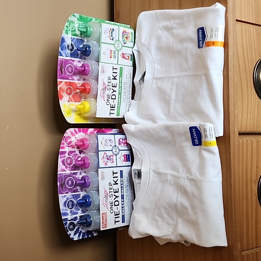 Tulip brand Tie Dye kits include 2 shirts all new